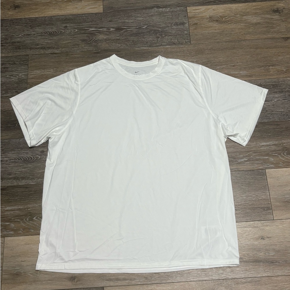 The Nike Tee Dri-Fit Men's 3XL Short Sleeve Shirt New w/out Tags!